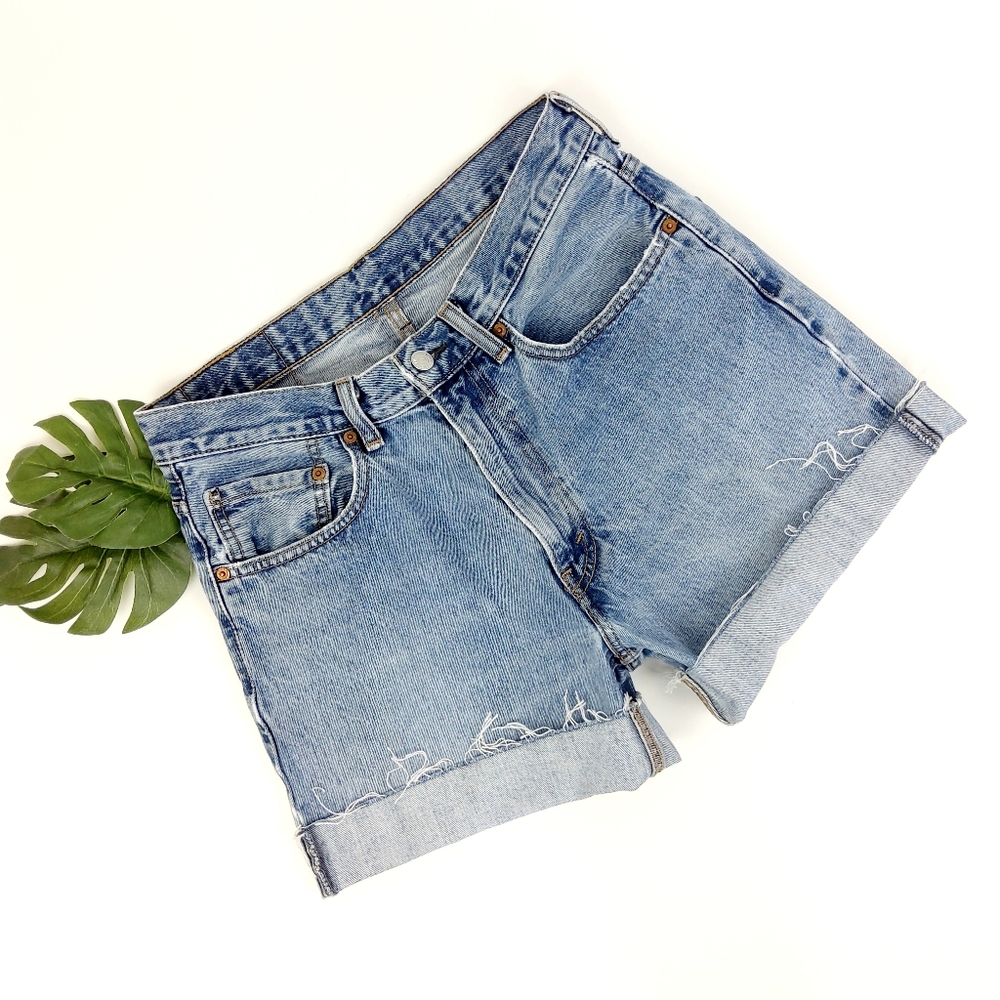 Levi's High Rise Cut Off Shorts Size 32